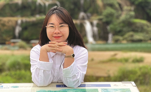 Nhà thơ Phùng Thị Hương Ly: 